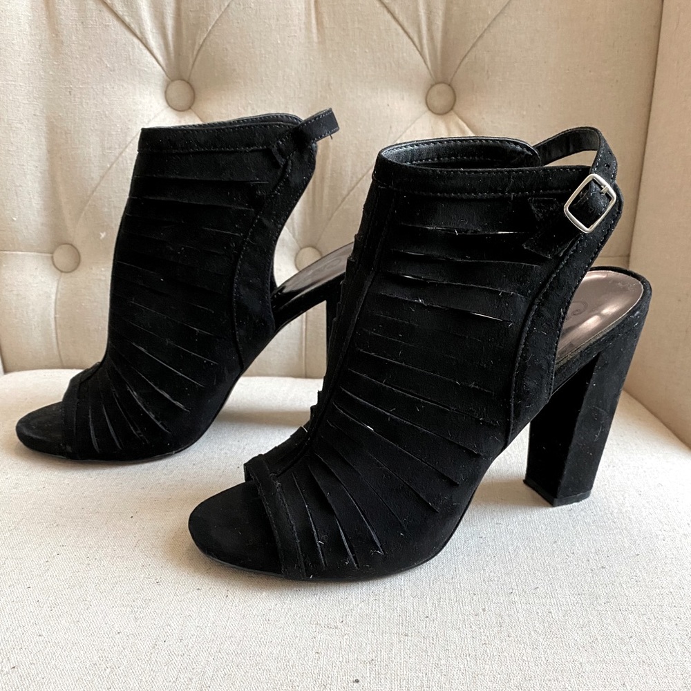 Carlos Santana Black slits high heel shoes